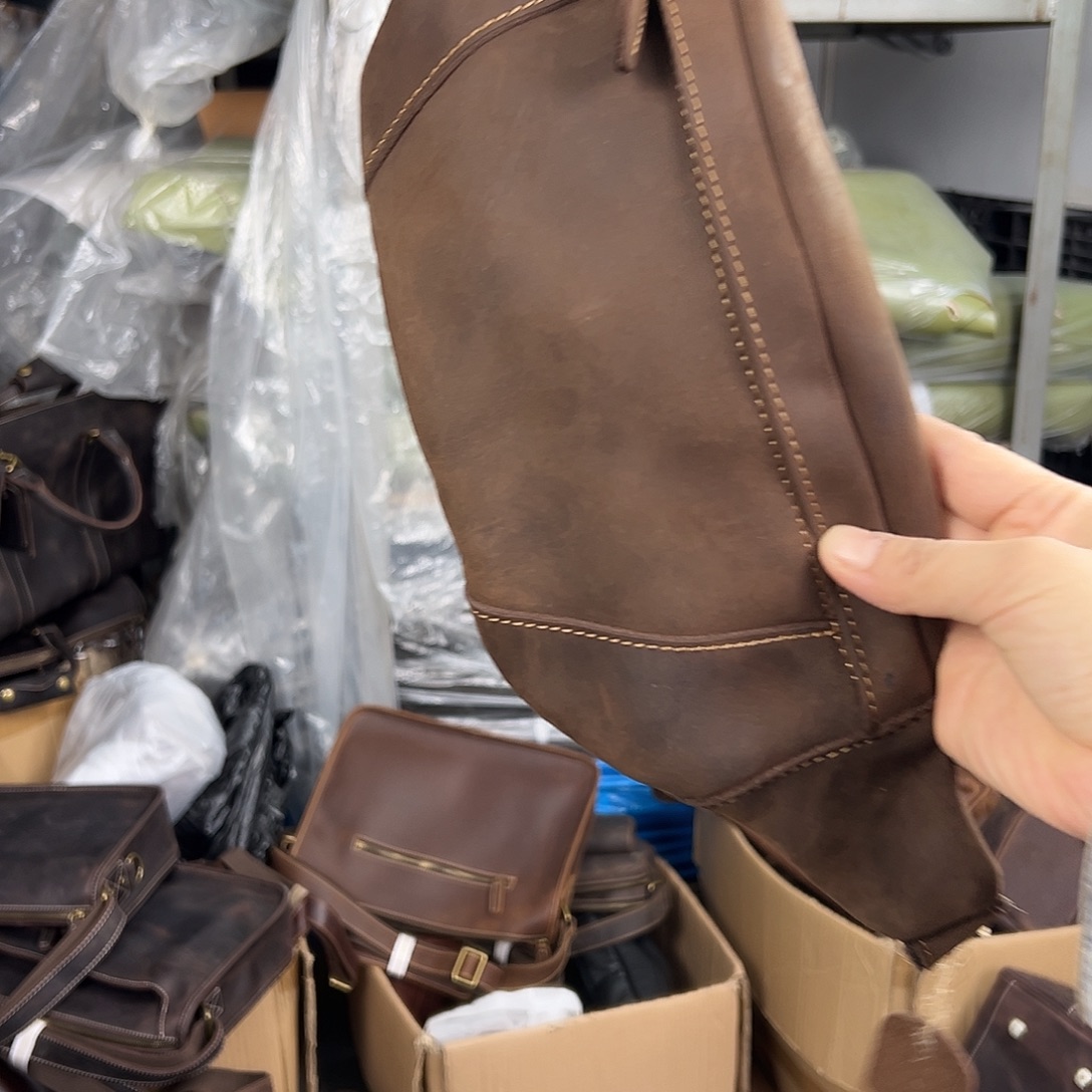 咖色疯马皮胸包小包