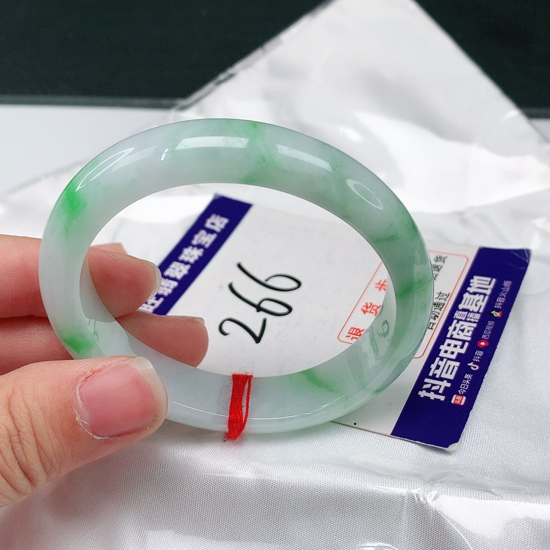 翡翠手镯（贵妃镯）未镶嵌熙**.