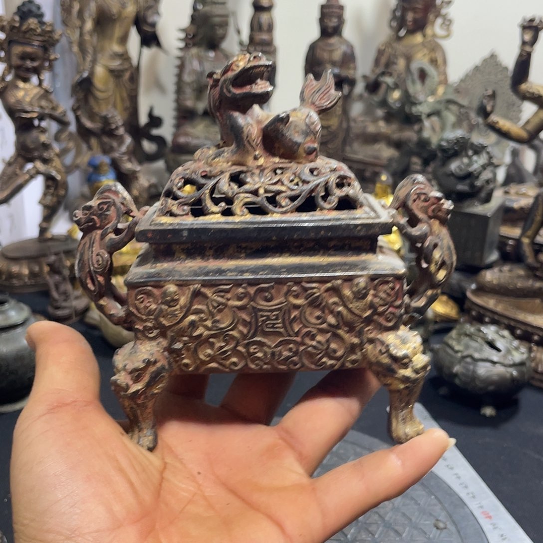 亿***园香炉。             230