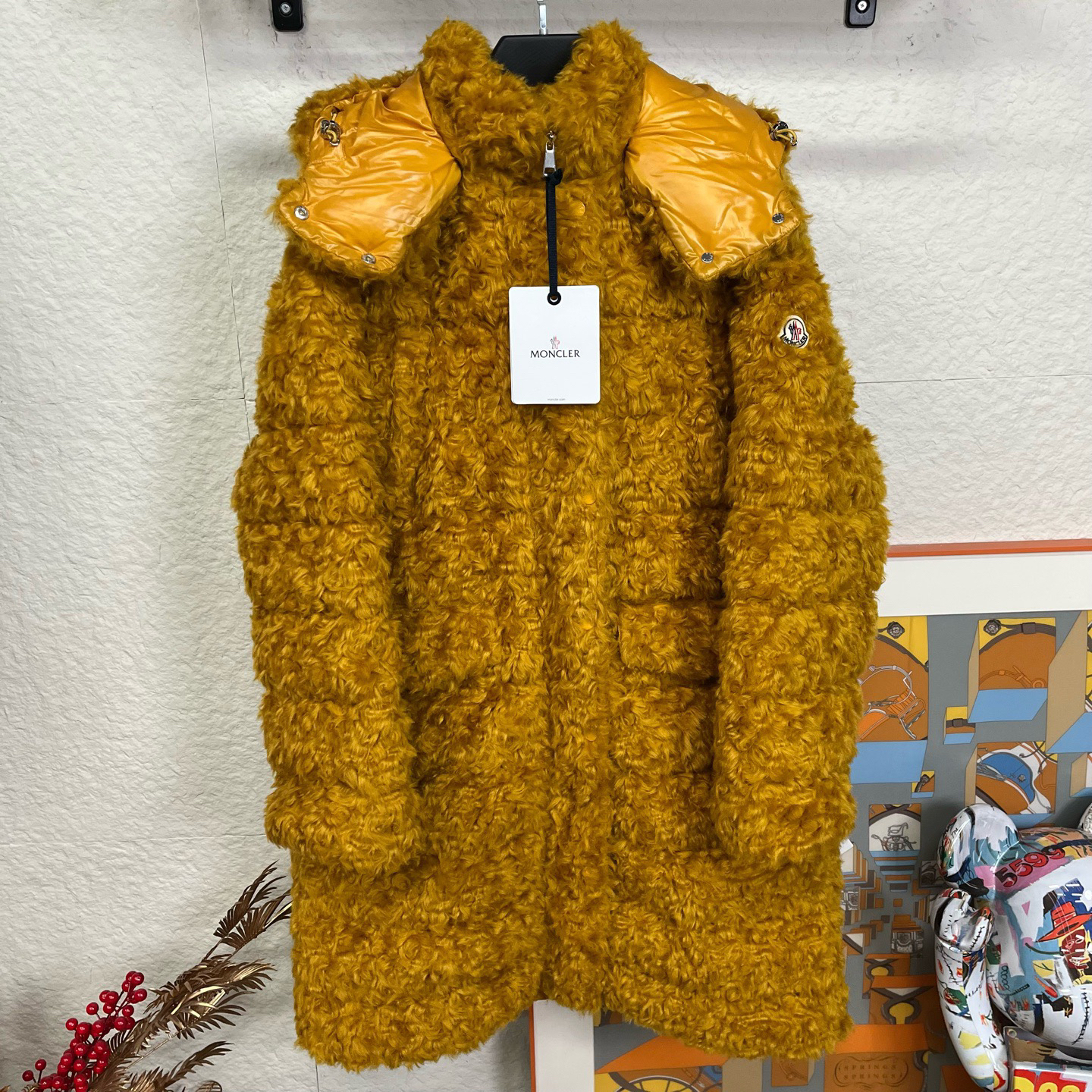 未使用 MONCLER  女款Coche姜黄色泰迪羽绒服/2码/25112518