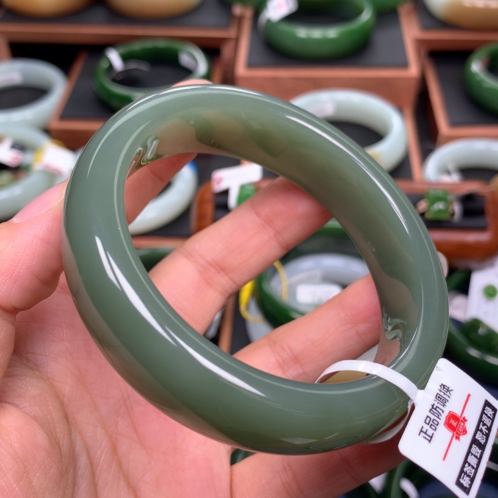 和田玉（碧玉）手镯未镶嵌想*61