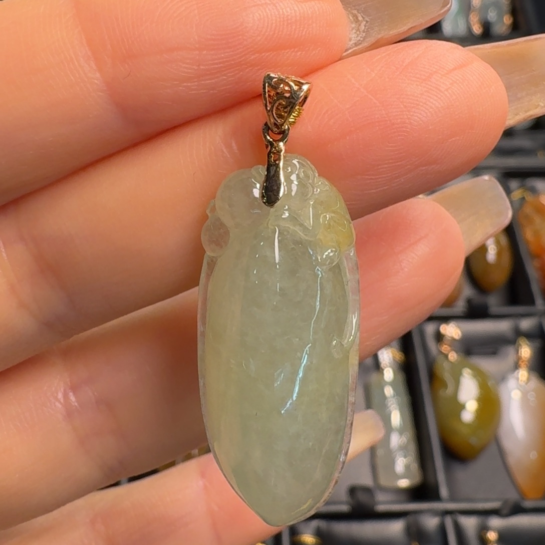 翡翠18K金镶嵌颈饰福瓜