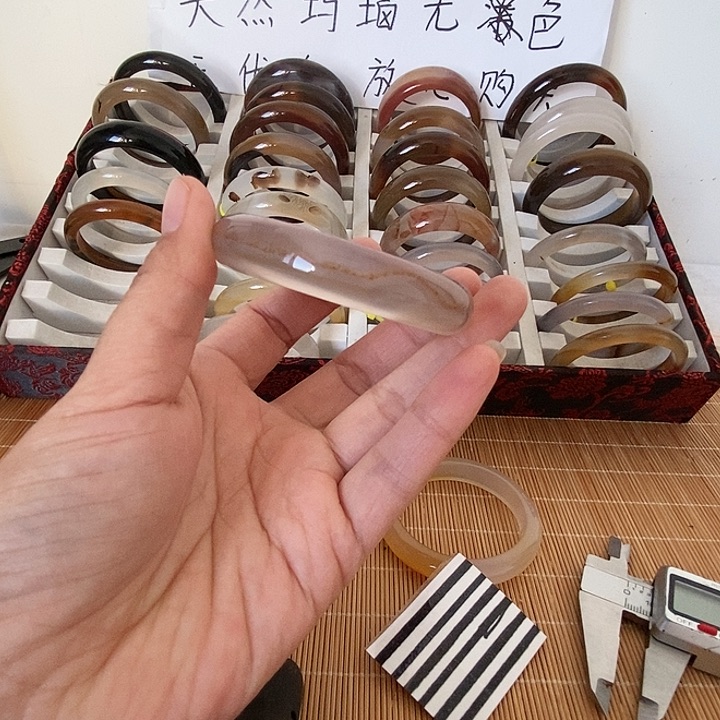 玛瑙/玉髓未镶嵌手镯