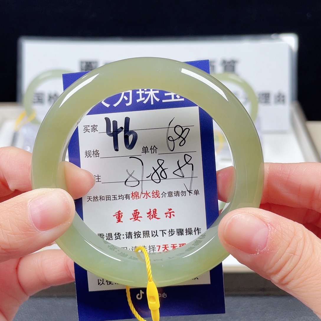 和田玉手镯未镶嵌
