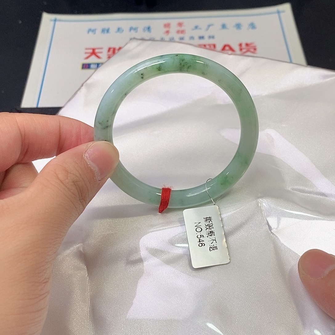 翡翠未镶嵌手镯（圆镯）