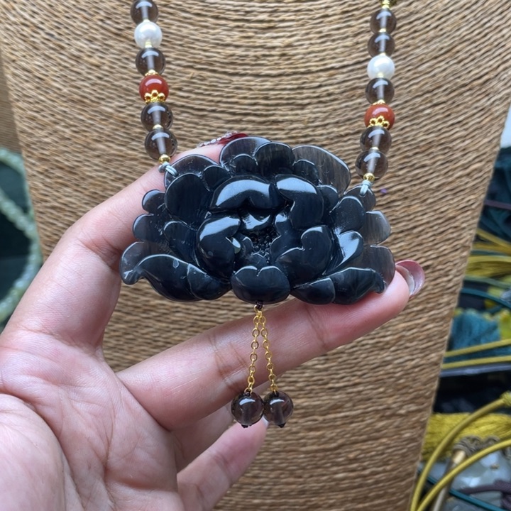 蛇纹石玉吊坠合金