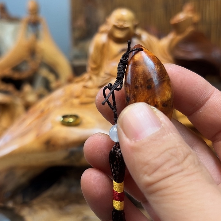 自***渡柏木手把件的设计和制作