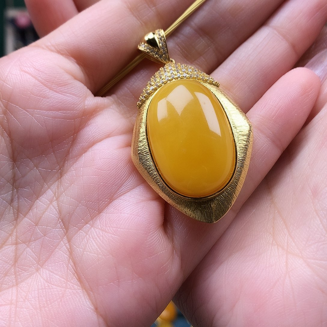 蜜蜡颈饰银S925镶嵌吊坠