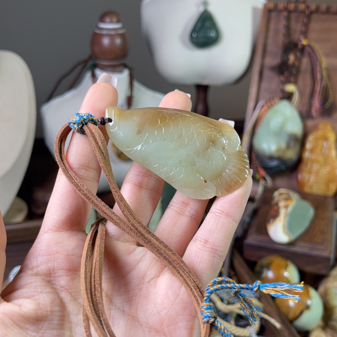 用***3和田玉未镶嵌颈饰