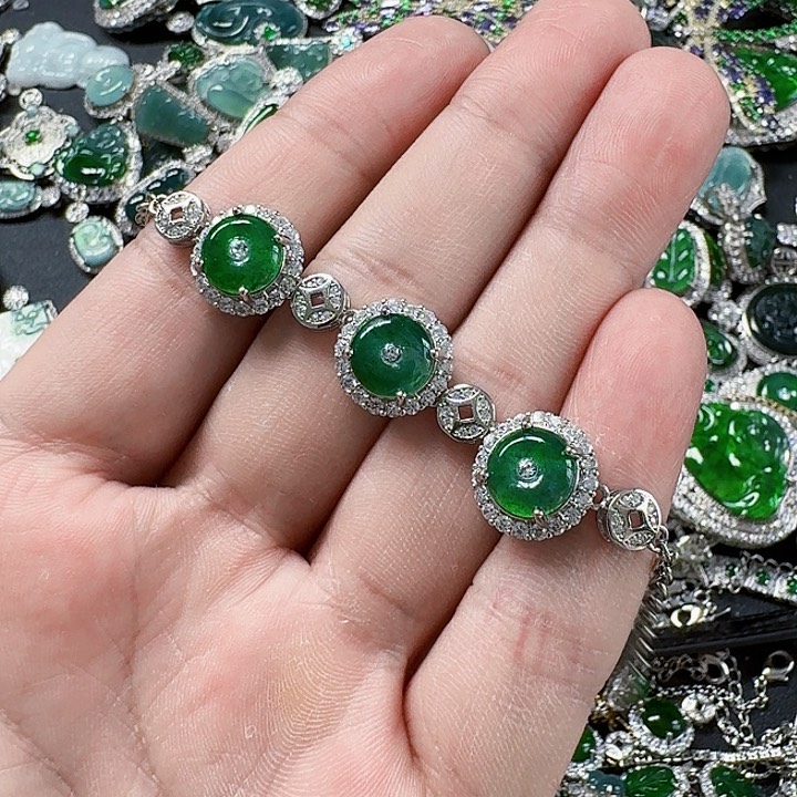 翡翠颈饰未镶嵌天然A货翡翠放漏