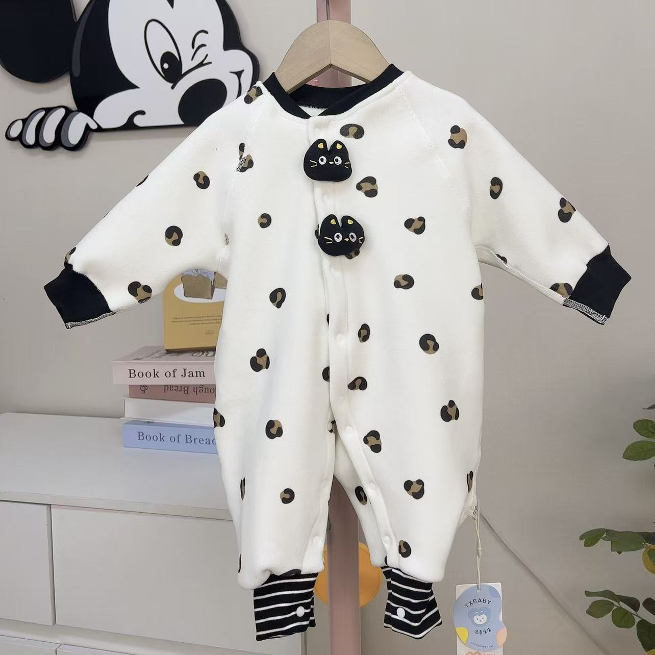 婴儿加绒加厚外出连体衣男女宝宝秋冬保暖衣打底新生儿睡衣哈衣