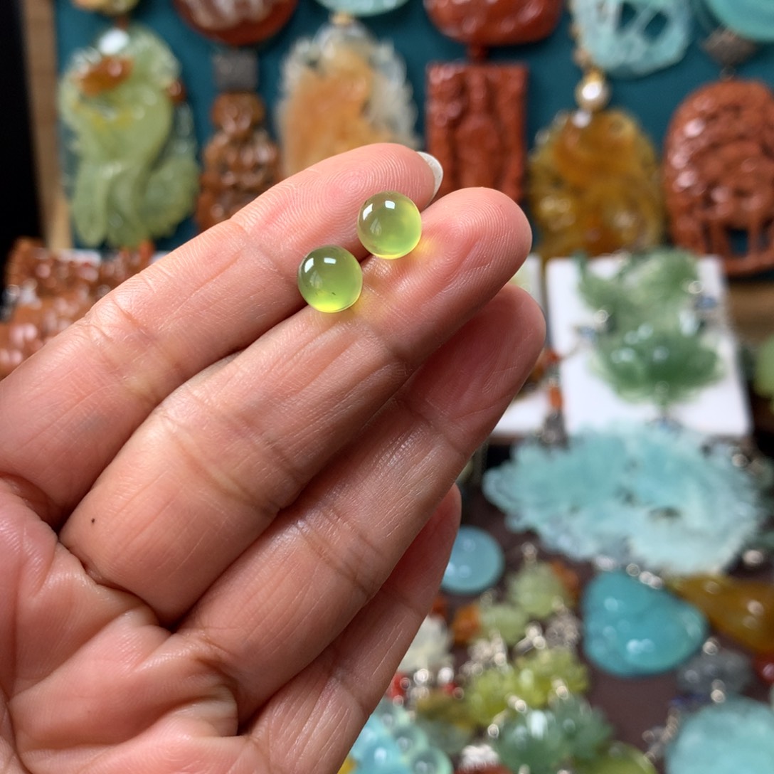 蛇纹石玉未镶嵌耳钉