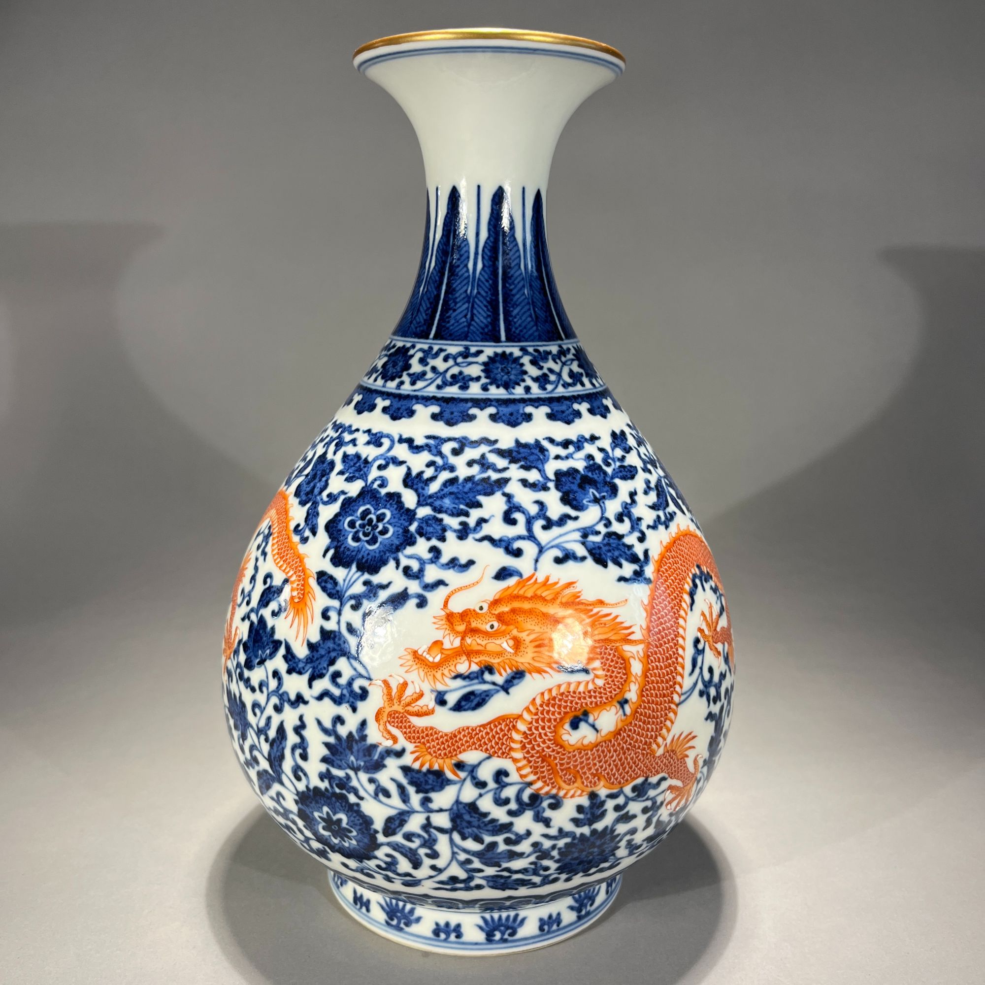 青花矾红彩龙纹玉壶春瓶  