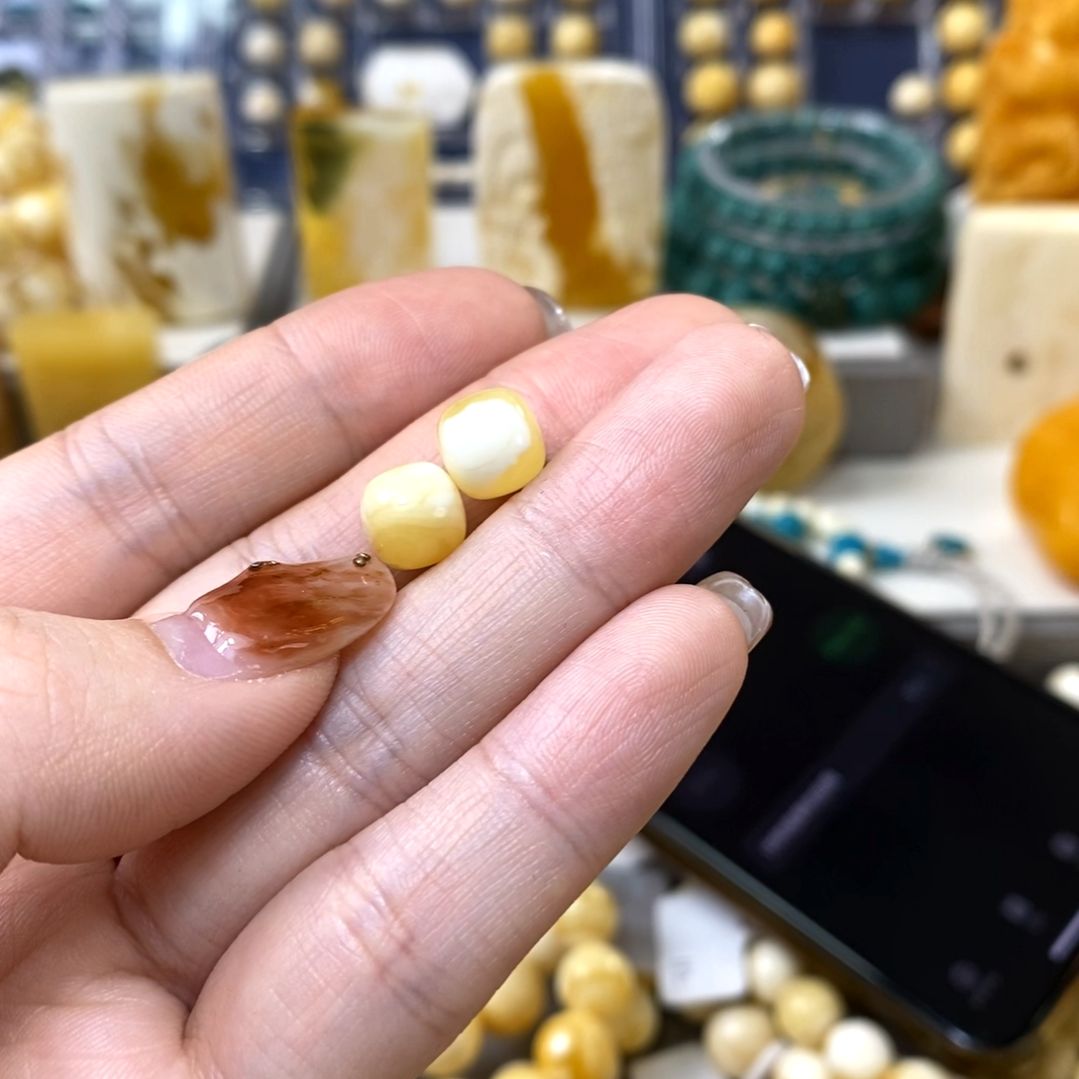 裸石琥珀未镶嵌?*?8mm一对微瑕