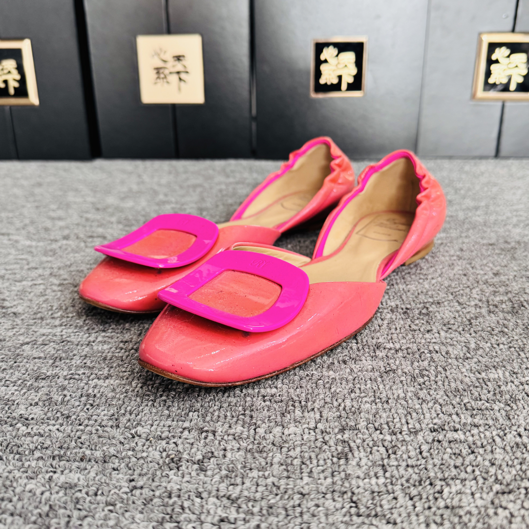 95新 Roger Vivier/罗杰·维威耶 粉色漆皮方扣平底鞋37码ysc1449