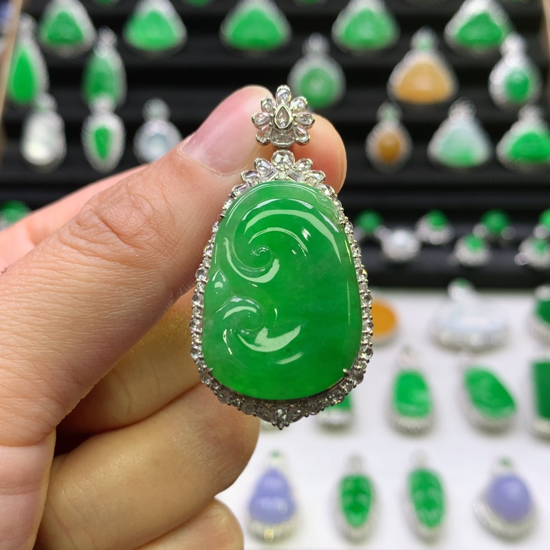 翡翠吊坠(不含链)18K金镶嵌