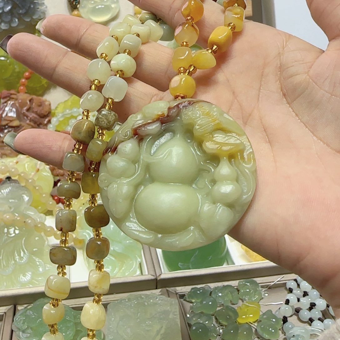 未镶嵌蛇纹石玉吊坠