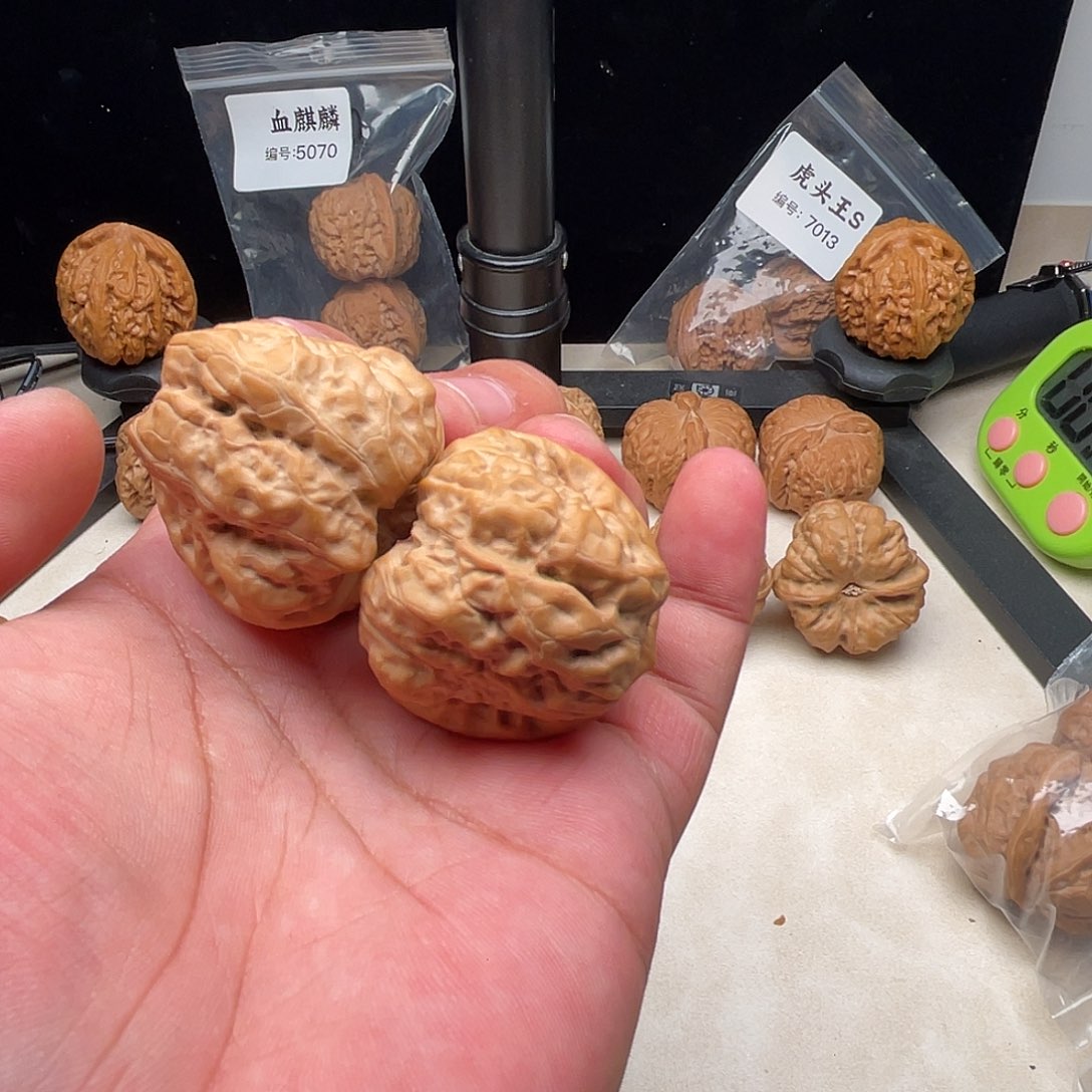 花***容把件文玩核桃4028