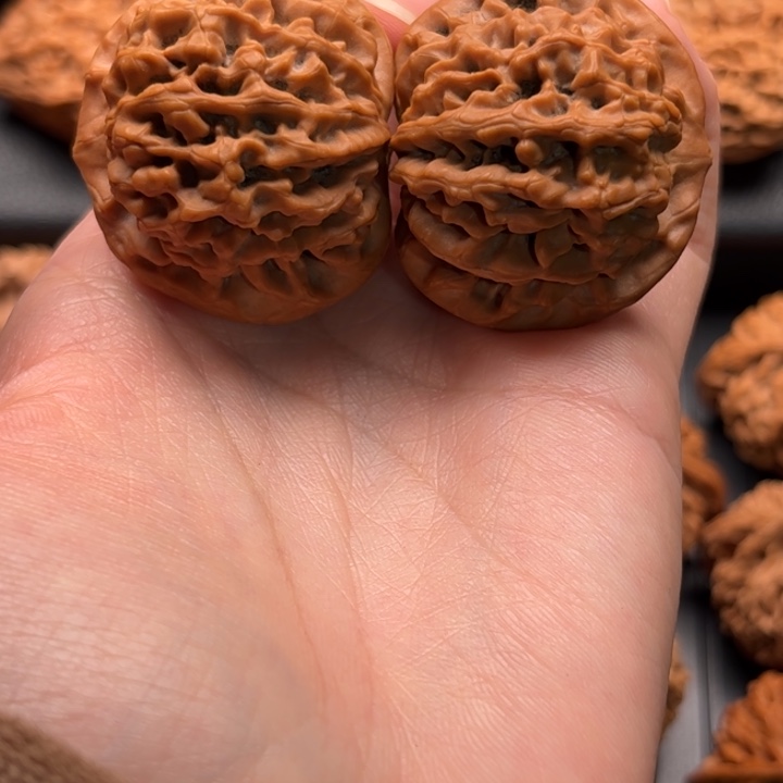 兆***强文玩核桃吊坠秦闷