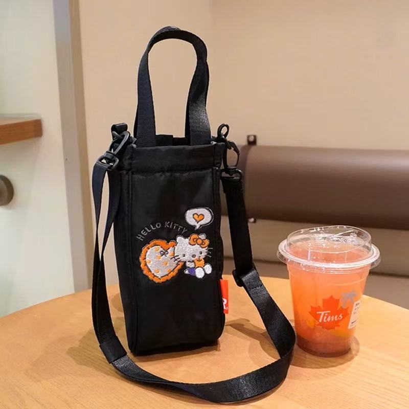 日单水杯套新款kitty水壶包套斜挎编写多层