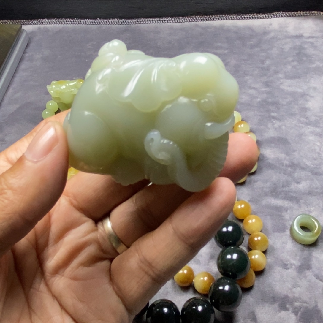 །***菜和田玉未镶嵌把件