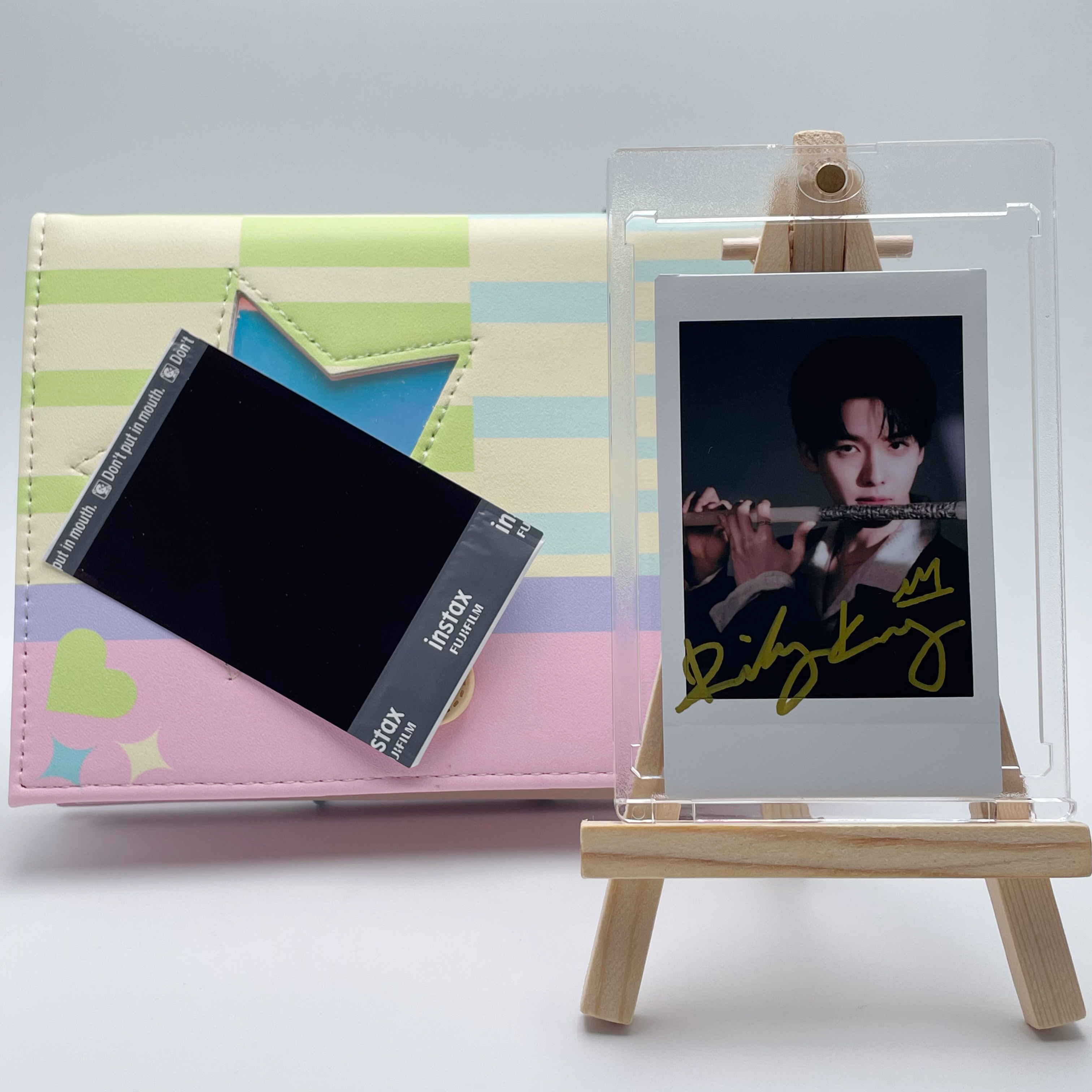 B8051-王以纶正品三寸拍立得签名照