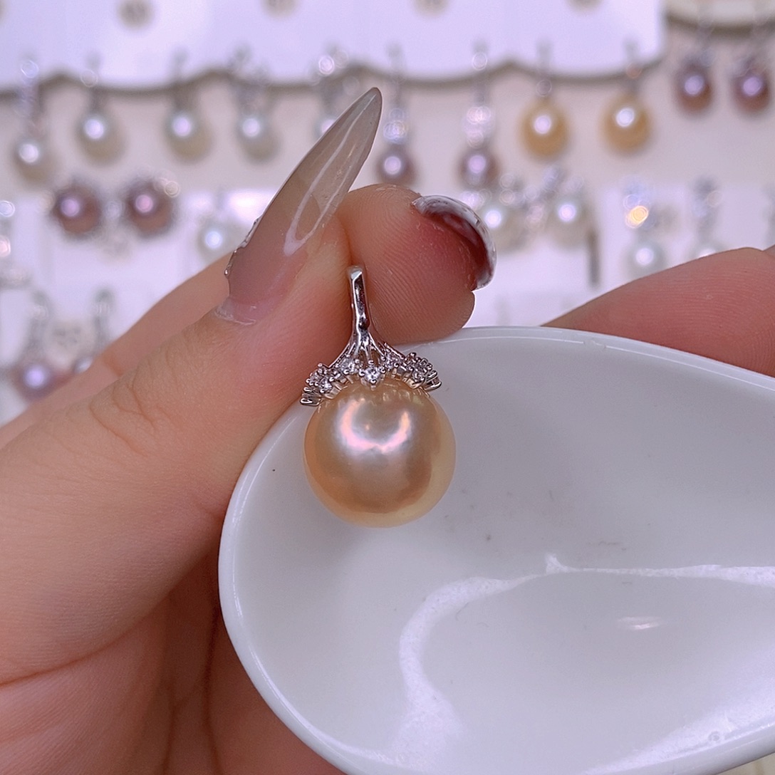 火***艺淡水珍珠颈饰未镶嵌