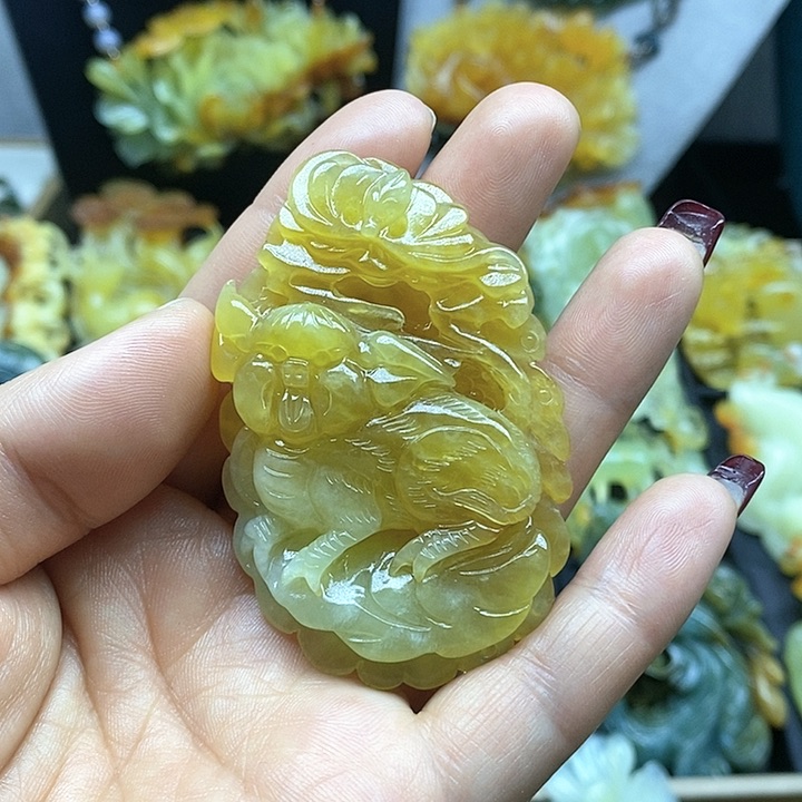 蛇纹石玉挂件未镶嵌