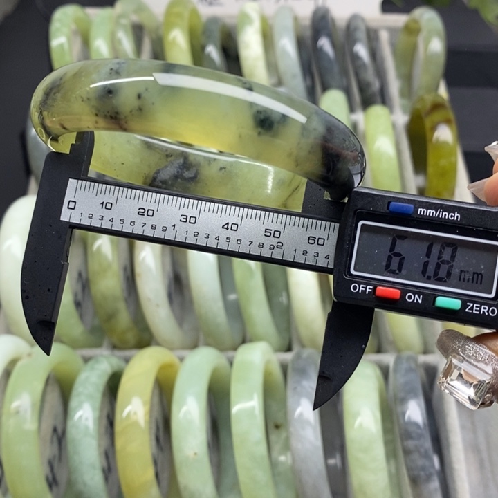 蛇纹石玉手镯50未镶嵌