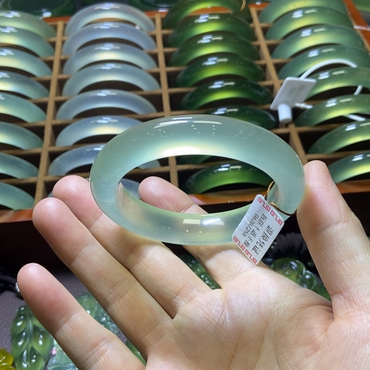 蛇纹石玉未镶嵌手镯54