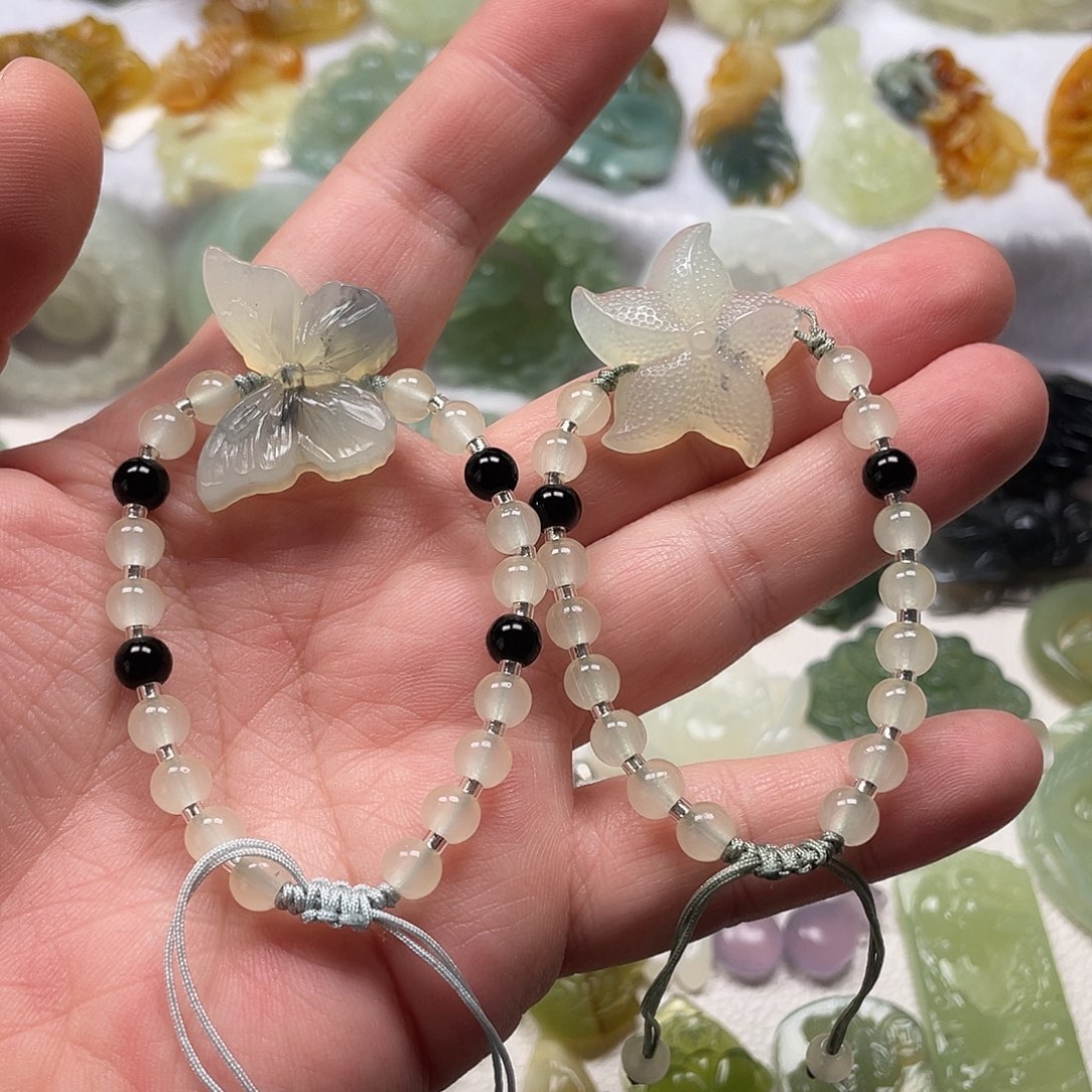 蛇纹石玉未镶嵌颈饰