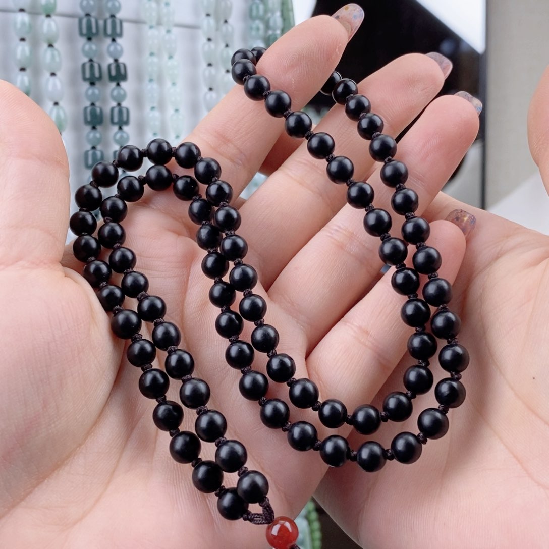 和田玉未镶嵌颈饰寒***笑