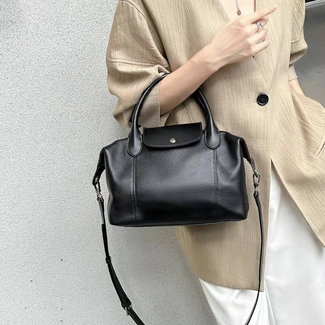 2025新款头层牛皮大容量软皮饺子包自然摔纹手提单肩斜挎通勤女包