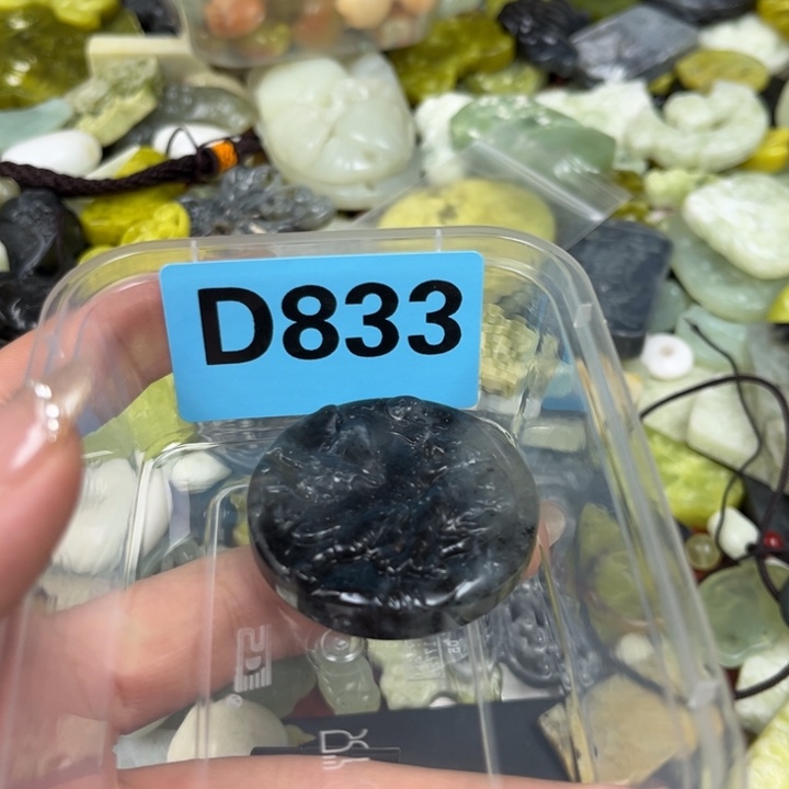 蛇纹石玉足银镀金镶嵌颈饰