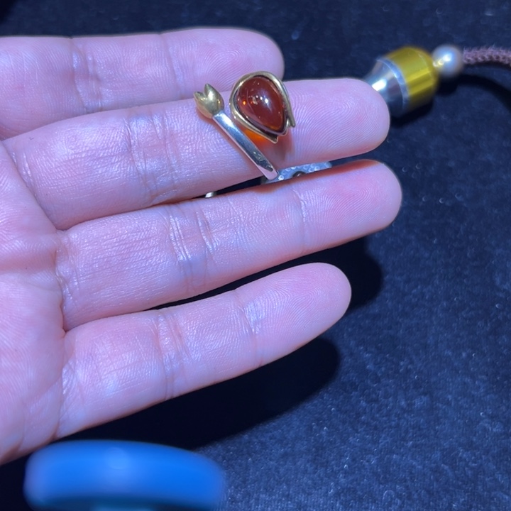 燕***言琥珀未镶嵌颈饰琥珀戒指