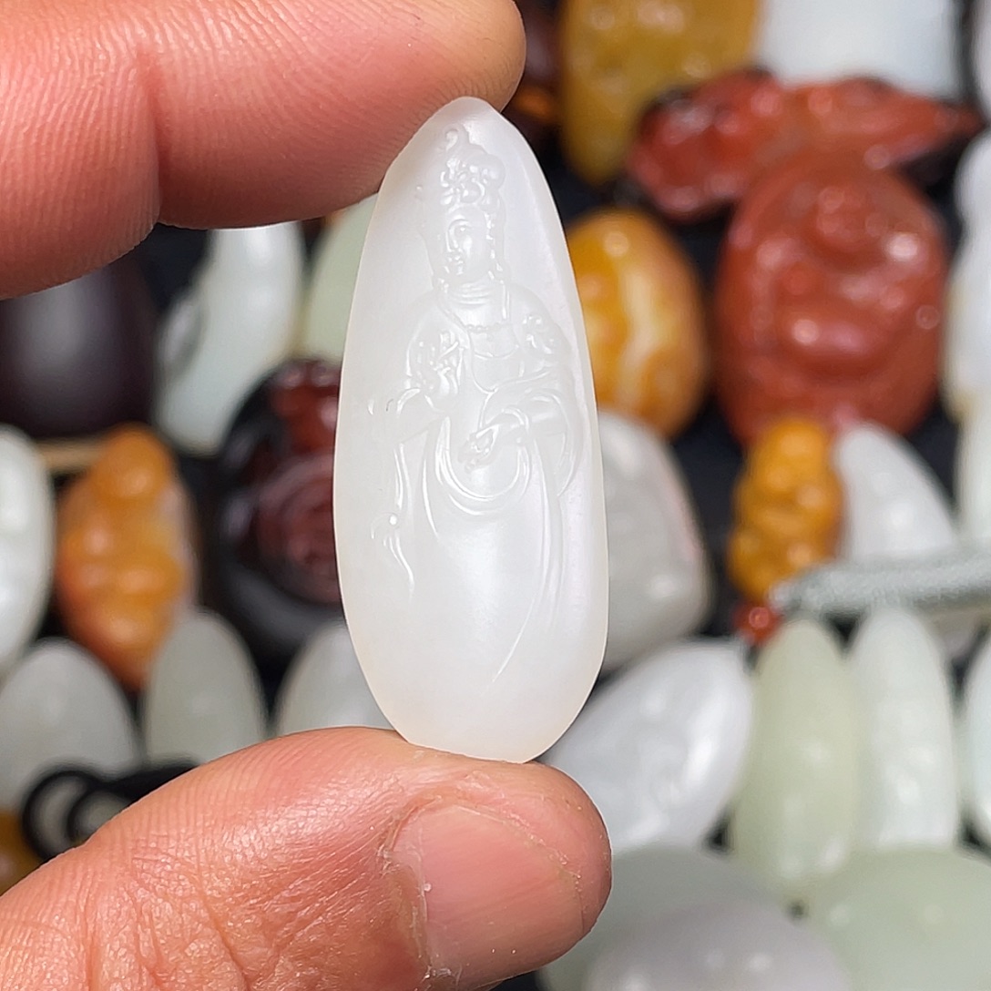 画***y和田玉未镶嵌颈饰吊坠