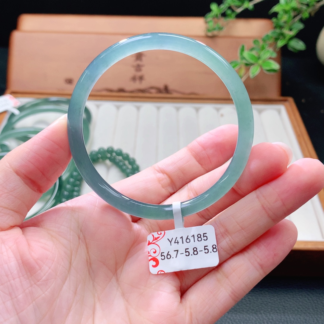 未镶嵌手镯（圆镯）翡翠