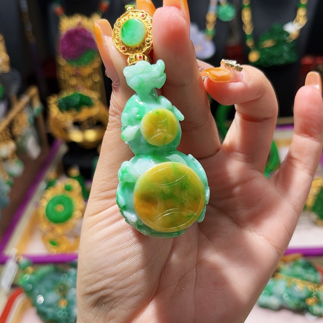 【闪购商品】翡翠吊坠(赠链)未镶嵌葫芦