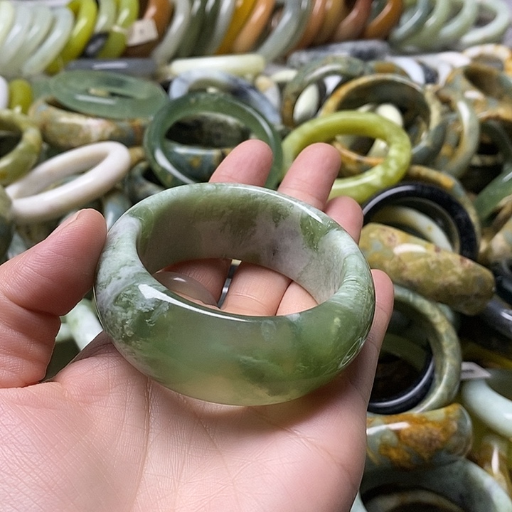 蛇纹石玉未镶嵌手镯