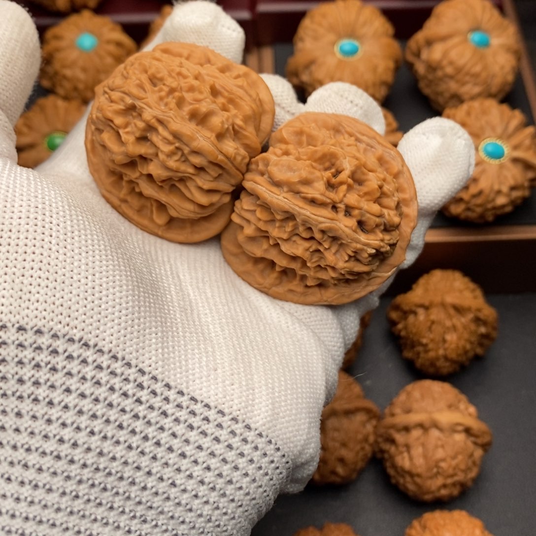 文玩核桃把件李**￴四座楼