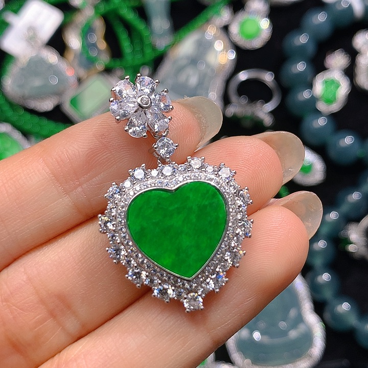 翡翠颈饰未镶嵌翡翠