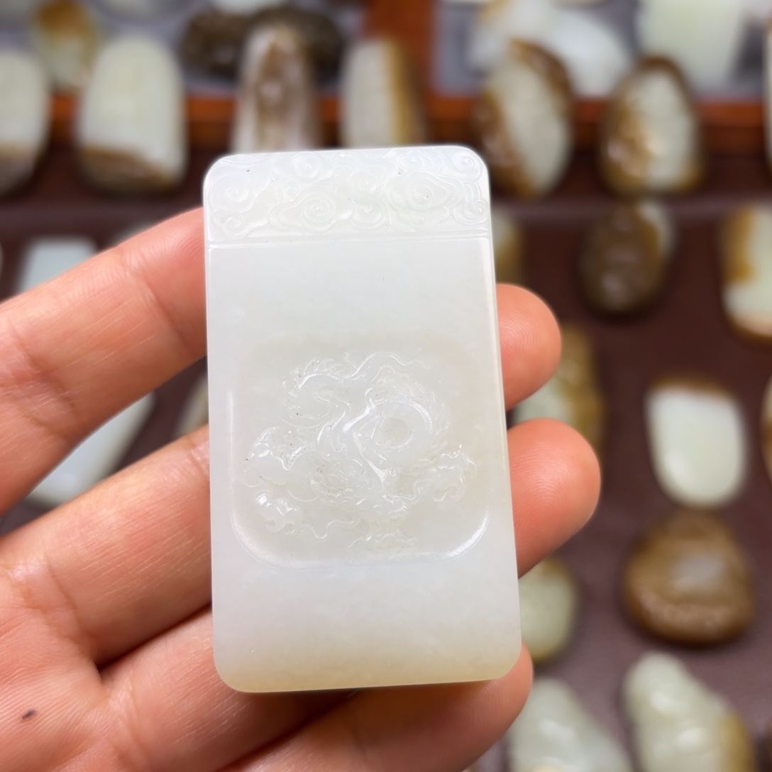 和田玉（糖玉）颈饰未镶嵌