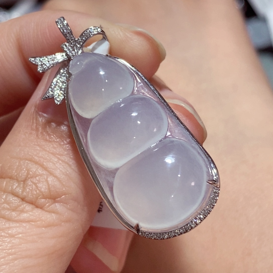 颈饰18K金镶嵌翡翠熹*吊坠