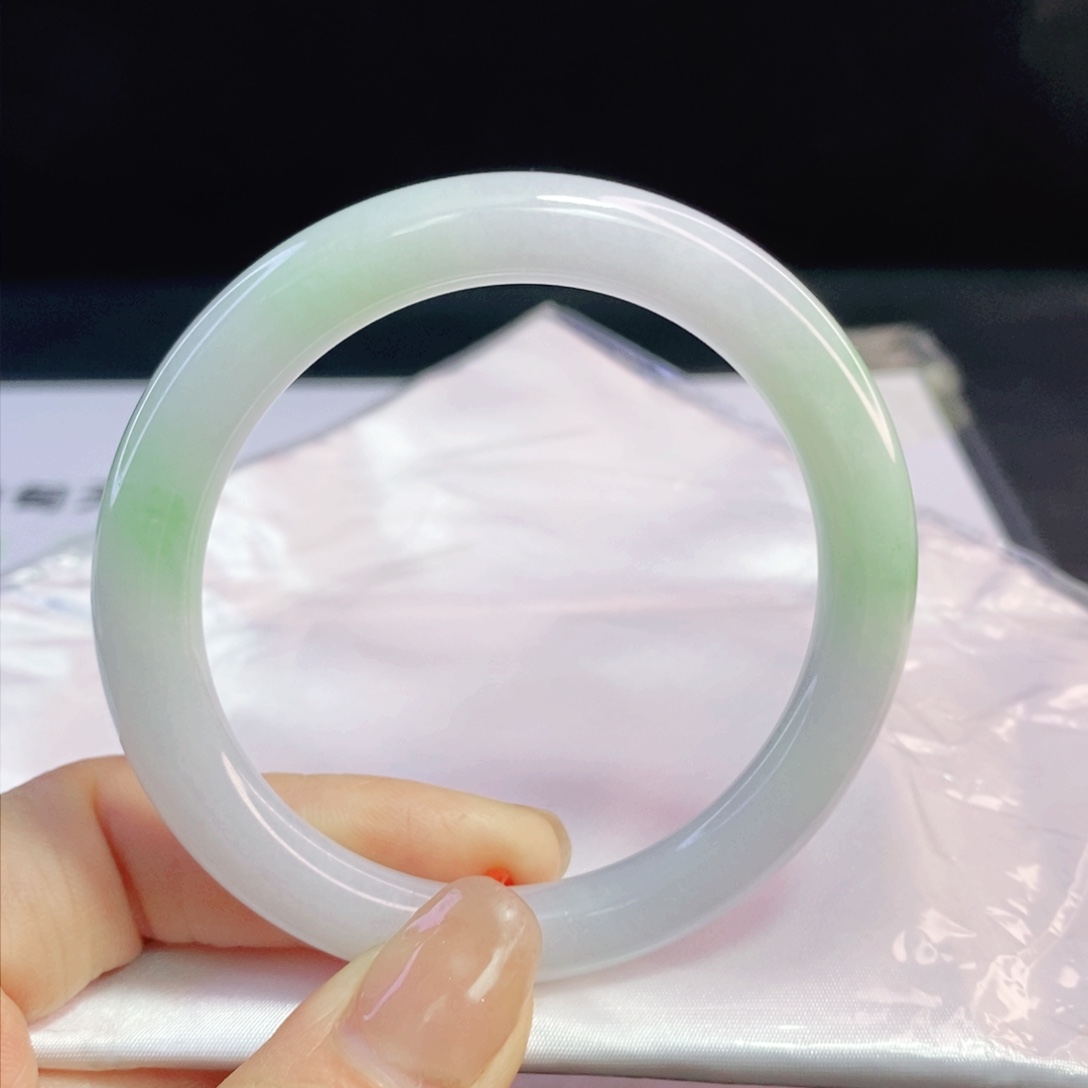 翡翠手镯未镶嵌52.2圆镯