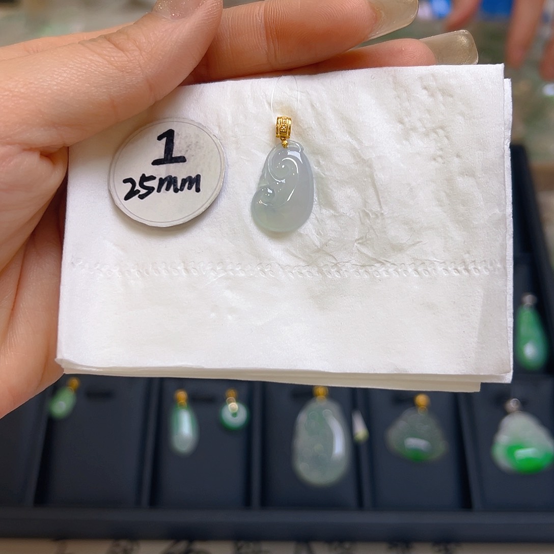 翡翠颈饰18K金镶嵌翡翠