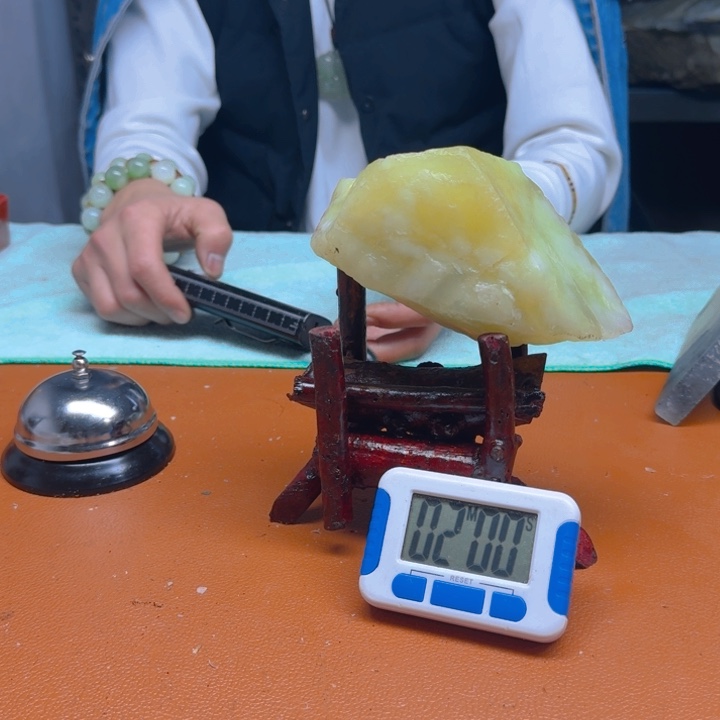 蛇纹石玉原石未镶嵌17