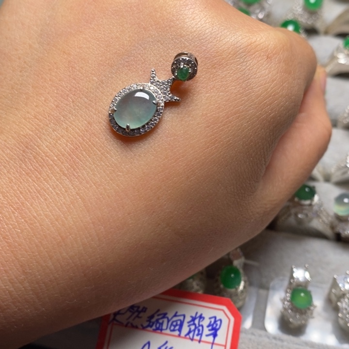 翡翠颈饰银S925镶嵌吊坠