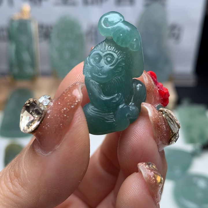 翡翠颈饰未镶嵌天然翡翠