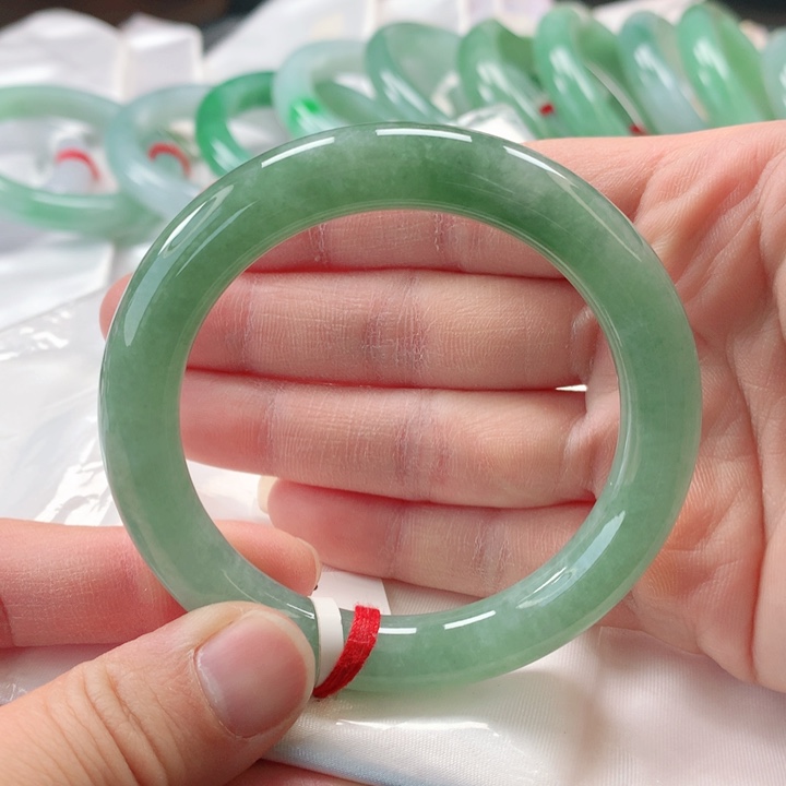 翡翠手镯未镶嵌缅甸A货翡翠手镯