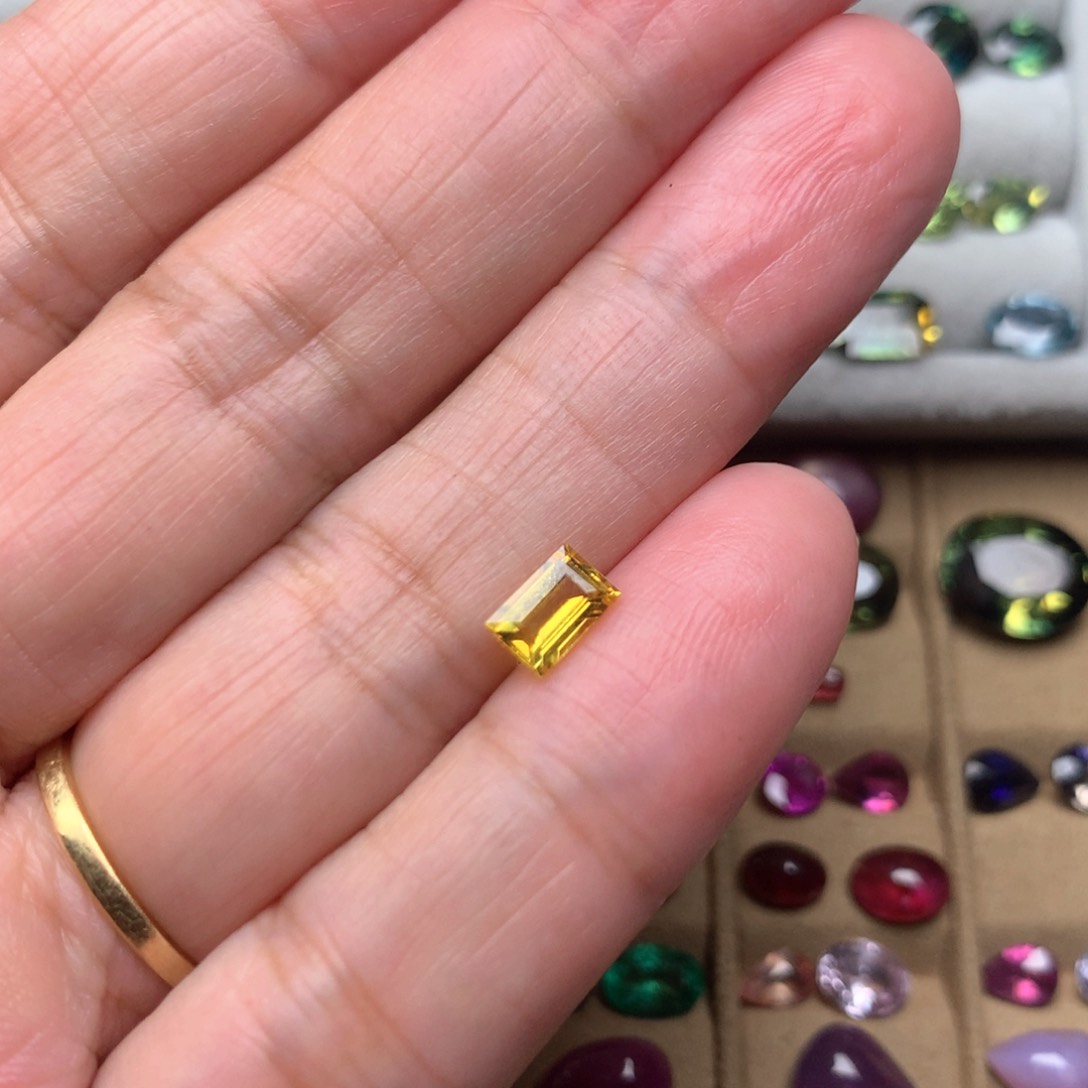 蓝宝石裸石未镶嵌